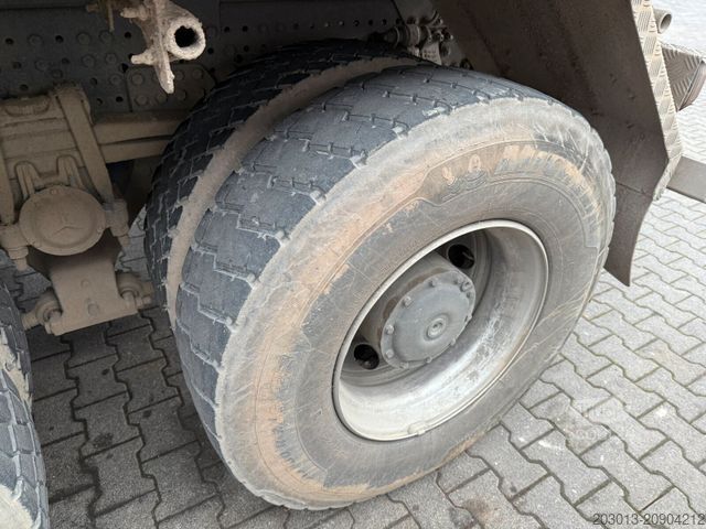 Camion-benne tricar MERCEDES-BENZ Arocs 3243 8x4 Kipper Schwarzmuller Bordmatik