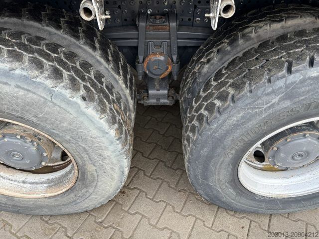 Camión volquete trilateral MERCEDES-BENZ Arocs 3243 8x4 Kipper Schwarzmuller Bordmatik