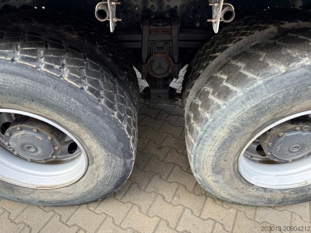 Camión volquete trilateral MERCEDES-BENZ Arocs 3243 8x4 Kipper Schwarzmuller Bordmatik