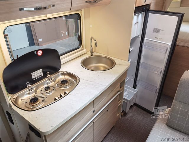 Alkove-camper EURAMOBIL ACTIVA ONE 690 HB / 180PS-40H MAXI/ PANORAMADACH