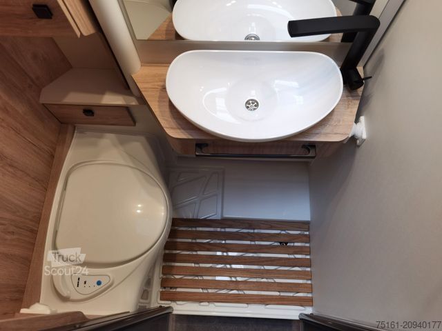 Pusiau integruotas kemperis EURAMOBIL XTURA 686 EF /-2025- / 4x4 / TOP-AUSSTATTUNG