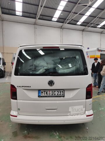 Lakókocsi/lakóautó Volkswagen California Coast 2022 | Automatico | Tetto a soffietto