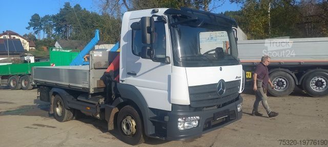 Furgone pick-up MERCEDES-BENZ 923 Pritsche Kran
