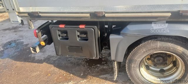 Furgone pick-up MERCEDES-BENZ 923 Pritsche Kran