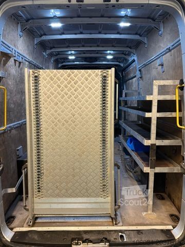 Fourgon tôlé VOLKSWAGEN Crafter Kasten L2-H2 Klima Tempomat R-CAM AHK