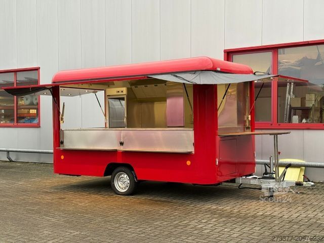 Myyntitraileri  Delistar Imbiss Foodtruck