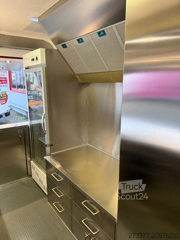 Myyntitraileri  Delistar Imbiss Foodtruck