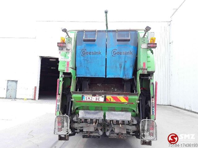 Camion d'enlèvement des ordures ménagères Scania P 310 CNG