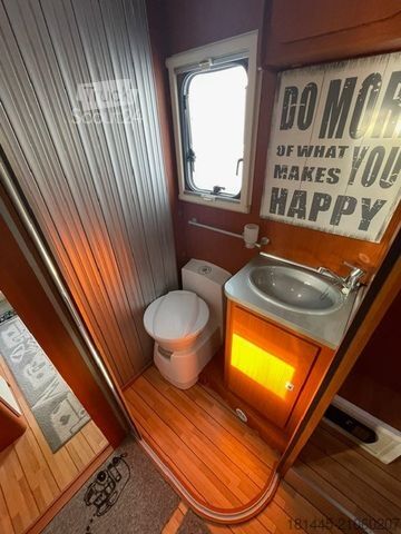 Halvintegrerad husbil GIOTTILINE W 58 Windy Queensbett/Hubbett/ras