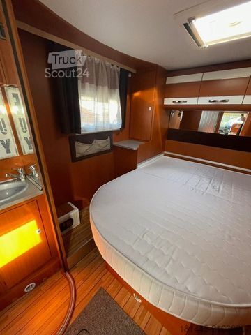 Halvintegrerad husbil GIOTTILINE W 58 Windy Queensbett/Hubbett/ras