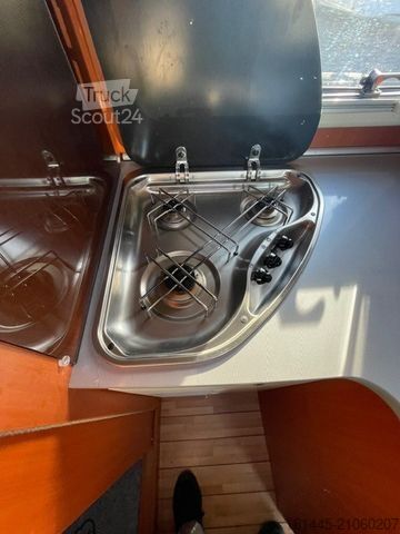 Halvintegrerad husbil GIOTTILINE W 58 Windy Queensbett/Hubbett/ras