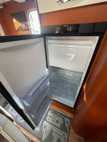 Halvintegrerad husbil GIOTTILINE W 58 Windy Queensbett/Hubbett/ras