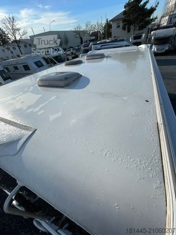 Halvintegrerad husbil GIOTTILINE W 58 Windy Queensbett/Hubbett/ras