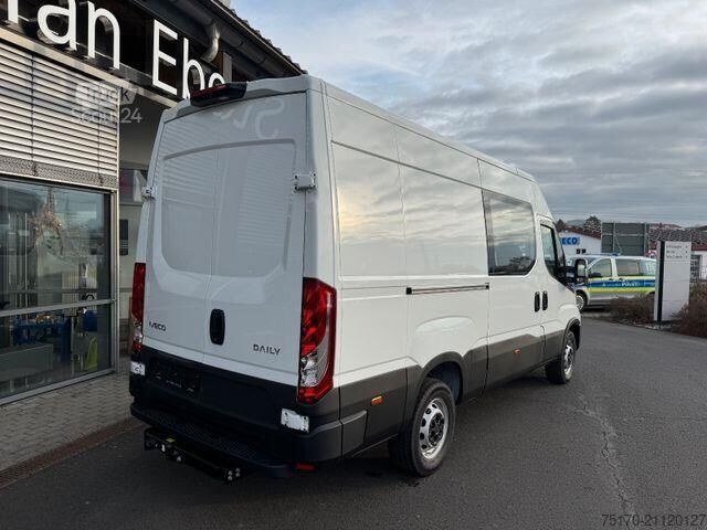 High-roof van Iveco Daily 35S16 A8 *DoKa*Automatik*AHK*R3.520mm*