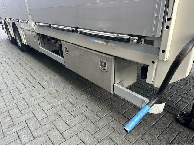 Semi low-loader NOYENS 2 ASSER SEMIE HYDRAULISCH GESTUURD