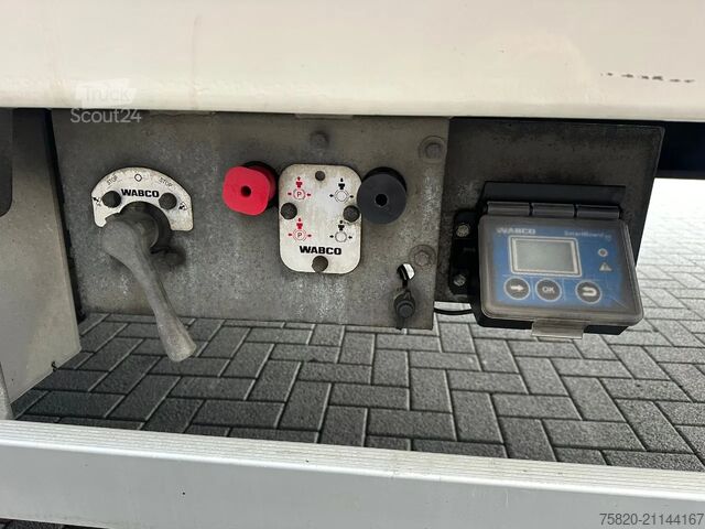 Semi low-loader NOYENS 2 ASSER SEMIE HYDRAULISCH GESTUURD