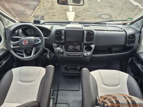 Polointegrovaný karavan Weinsberg CaraCompact 600 MEG EDITION [PEPPER] *2023*Lithium*AHK*Solar*MonoC*