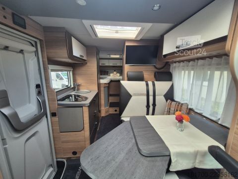 Polointegrovaný karavan Weinsberg CaraCompact 600 MEG EDITION [PEPPER] *2023*Lithium*AHK*Solar*MonoC*