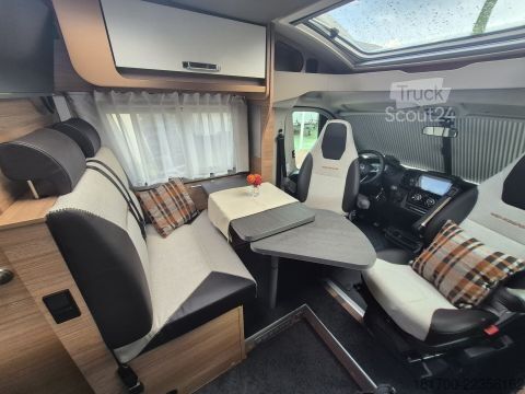 Polointegrovaný karavan Weinsberg CaraCompact 600 MEG EDITION [PEPPER] *2023*Lithium*AHK*Solar*MonoC*