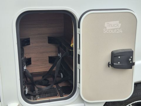 Polointegrovaný karavan Weinsberg CaraCompact 600 MEG EDITION [PEPPER] *2023*Lithium*AHK*Solar*MonoC*