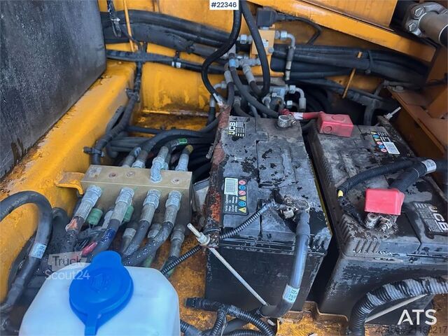 Excavadora sobre orugas JCB JS210LC