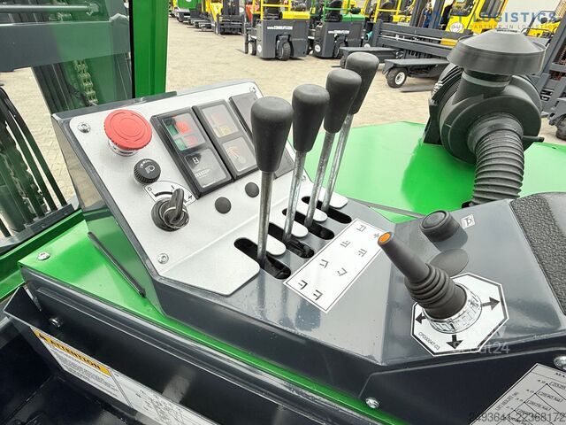 četruvirzienu iekrāvējs Combilift CB3000 / TRIPLEX 4900MM / FREE LIFT