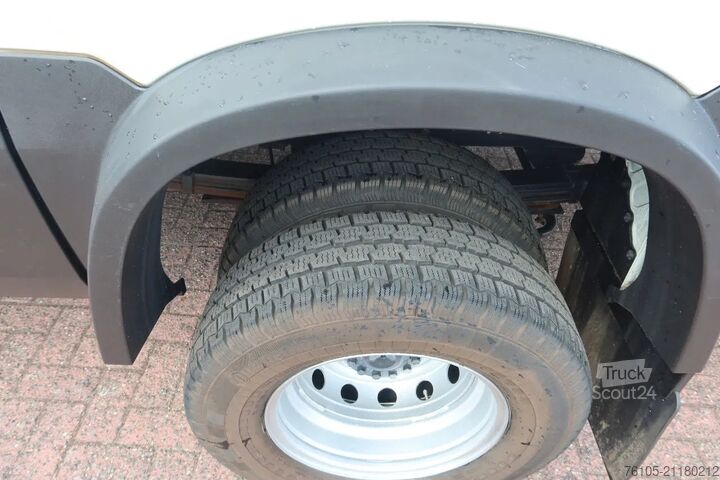 شاحنة بانل Iveco 70-C 18 Automaat L3H3  C RIJBEWIJS