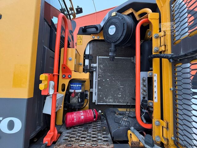 Mobiele graafmachine Volvo EWR 170 E ROTOTILT / AC / CENTRAL LUBRICATION