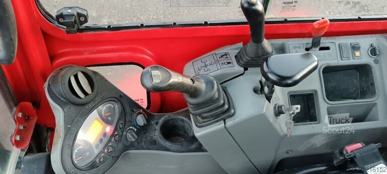 Mini-excavator Bobcat E26 - *WITH NEW OIL PUMP*