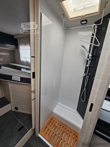 Halvintegreret autocamper CHAUSSON 777 GA Titanium Ultimate Hubbett Solar Markise