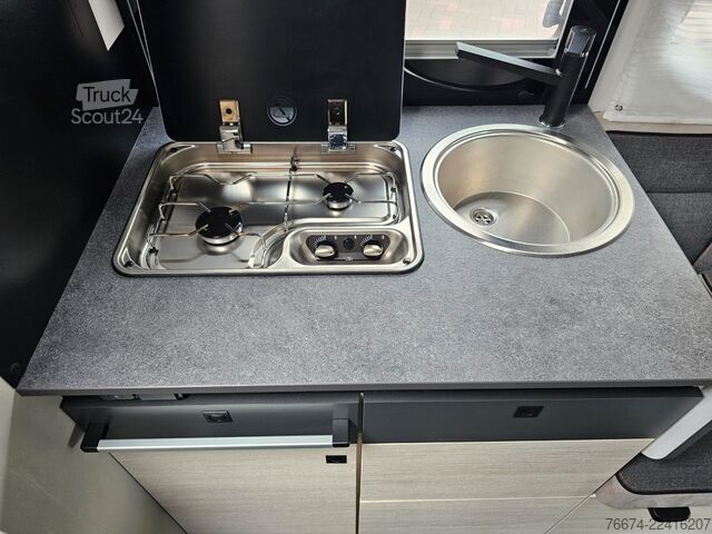 Halvintegreret autocamper CHAUSSON 777 GA Titanium Ultimate Hubbett Solar Markise