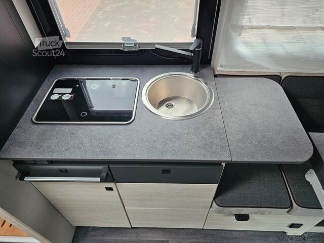 Halvintegreret autocamper CHAUSSON 777 GA Titanium Ultimate Hubbett Solar Markise