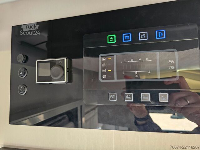 Halvintegreret autocamper CHAUSSON 777 GA Titanium Ultimate Hubbett Solar Markise
