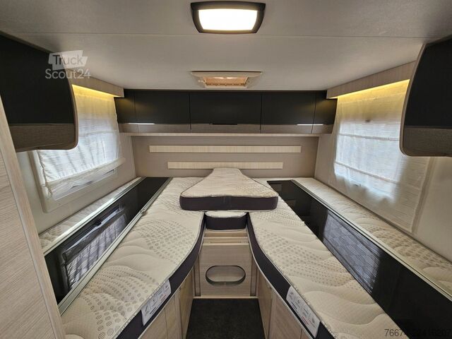 Halvintegreret autocamper CHAUSSON 777 GA Titanium Ultimate Hubbett Solar Markise