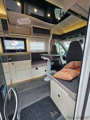 Halvintegreret autocamper CHAUSSON 777 GA Titanium Ultimate Hubbett Solar Markise