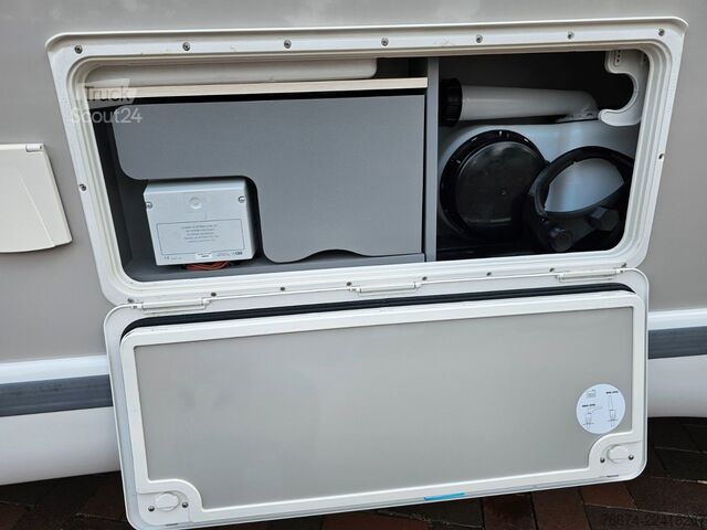 Halvintegreret autocamper CHAUSSON 777 GA Titanium Ultimate Hubbett Solar Markise