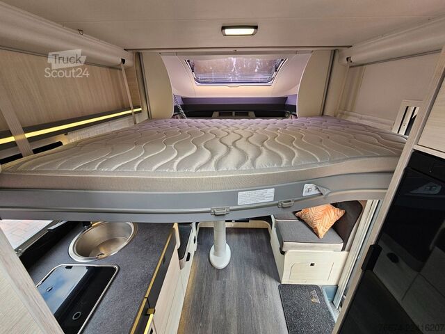 Halvintegreret autocamper CHAUSSON 777 GA Titanium Ultimate Hubbett Solar Markise