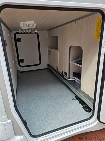 Halvintegreret autocamper CHAUSSON 777 GA Titanium Ultimate Hubbett Solar Markise