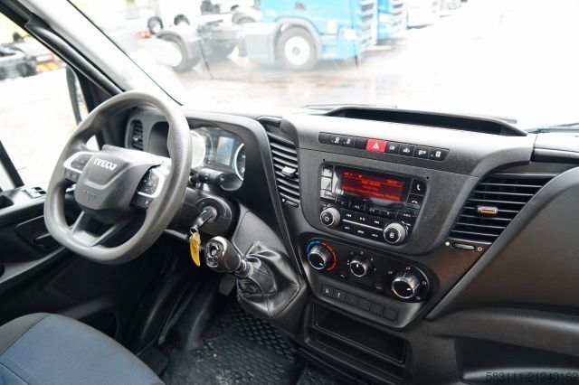 Fourgon benne basculante IVECO DAILY 35-160 / WYWROTKA / BRYGADÓWKA - 6 MIEJSC