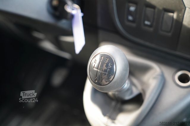 Refrigerator body van RENAULT MASTER / KONTENER 4,3 M / WINDA-750KG /  BLI?NIA