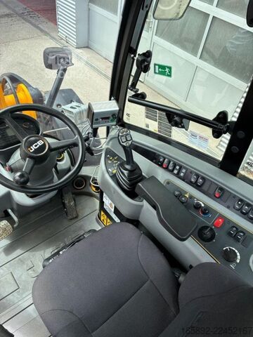 Terenski viljuškar JCB 409 Kompaktradlader