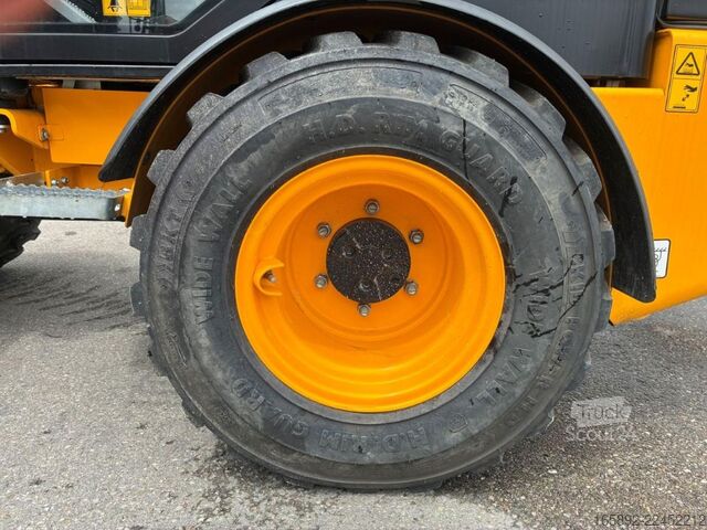 Empilhadeira todo-o-terreno JCB 403 Plus