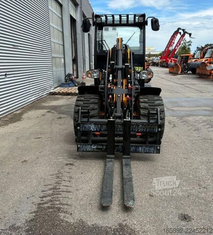 Empilhadeira todo-o-terreno JCB 403 Plus