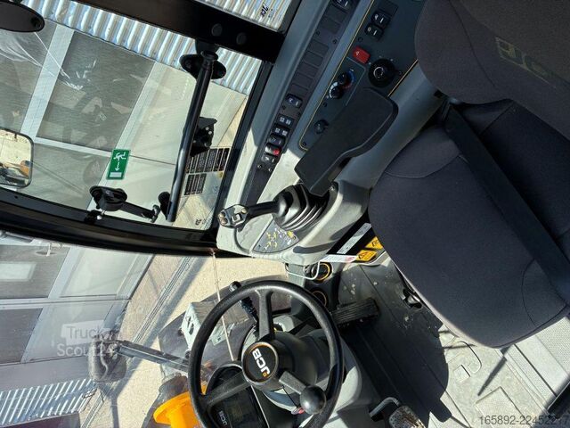 Empilhadeira todo-o-terreno JCB 409 Kompaktradlader