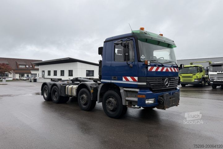 Camion benne à bras amovible Mercedes-Benz Actros 3243 Multilift