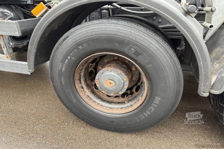 Camion benne à bras amovible Mercedes-Benz Actros 3243 Multilift