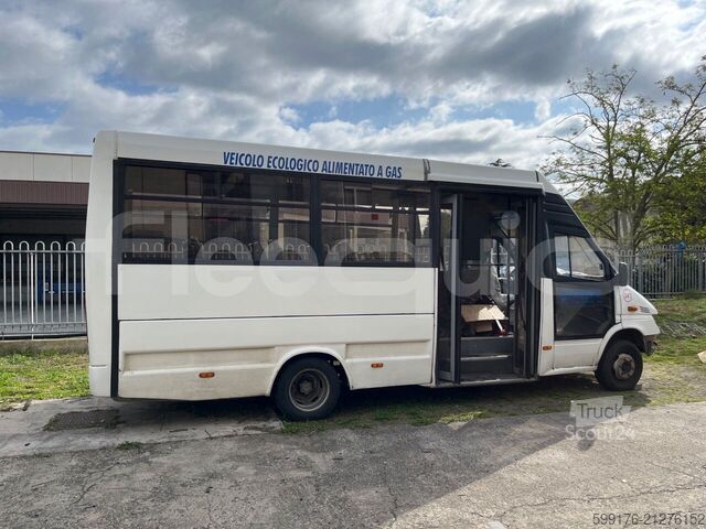 Transporte de personas Mercedes-Benz 414T