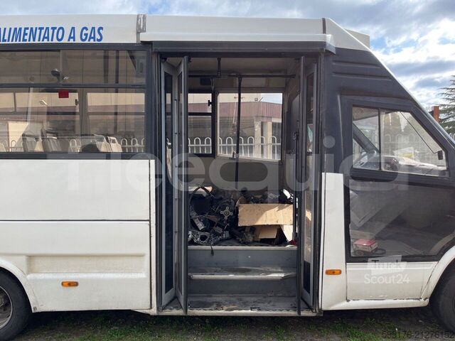 Transporte de personas Mercedes-Benz 414T