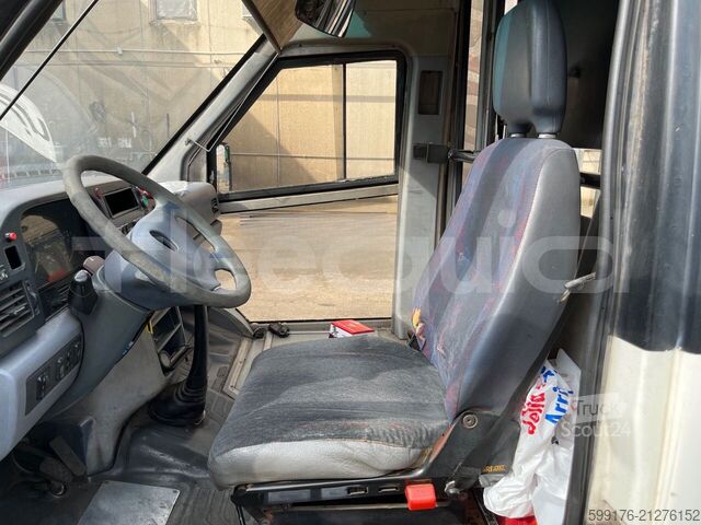 Transporte de personas Mercedes-Benz 414T