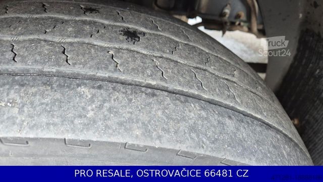 Hűtős teherautó VOLVO FL 250 BB EURO 6 + CARRIER XARIOS 600 + 6,17 M